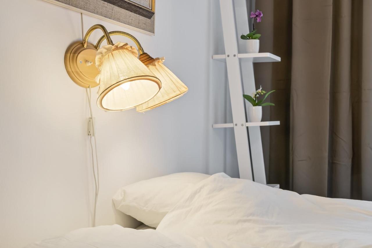Flygeln Apartment Leksand Bagian luar foto