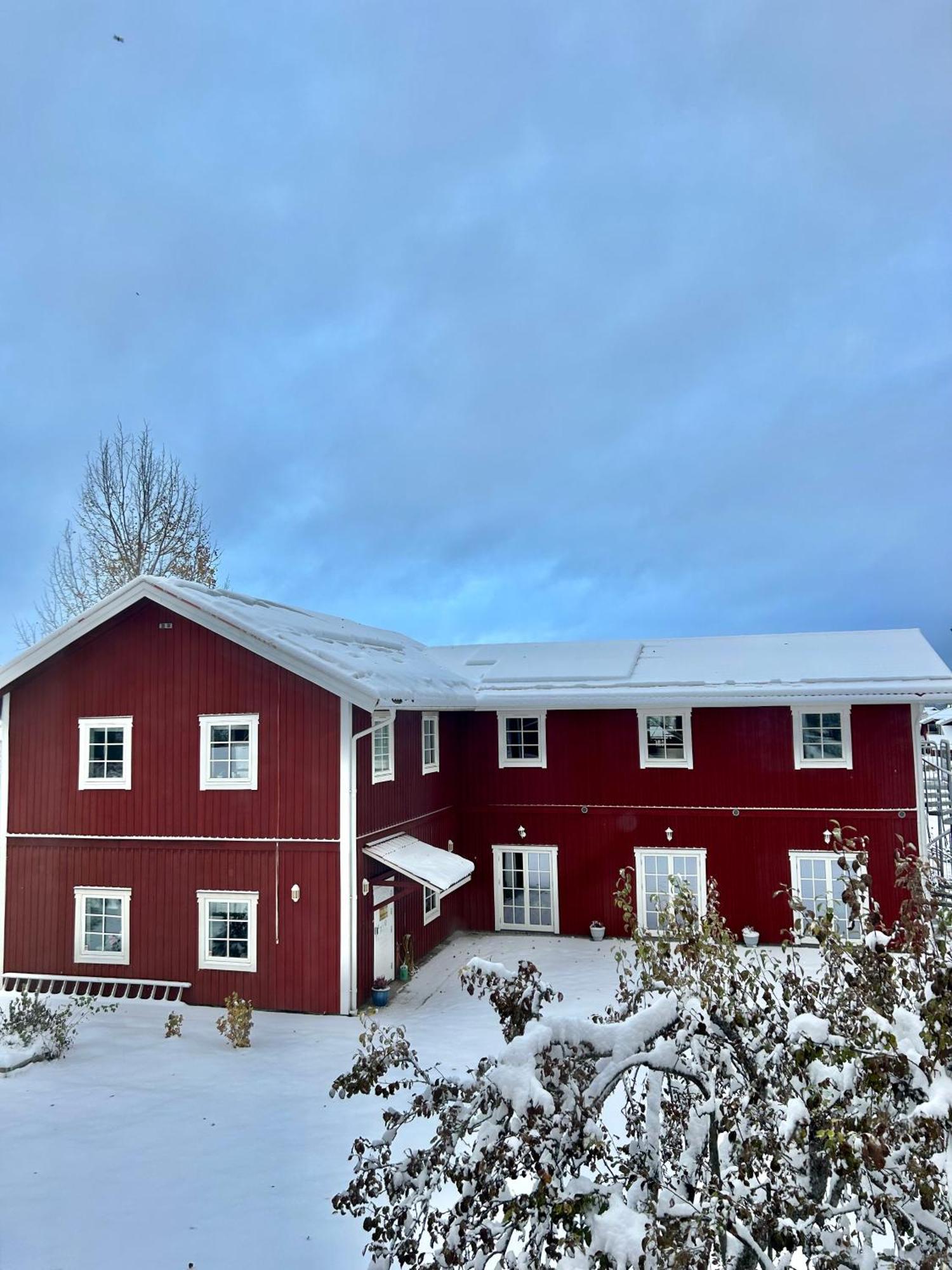 Flygeln Apartment Leksand Bagian luar foto